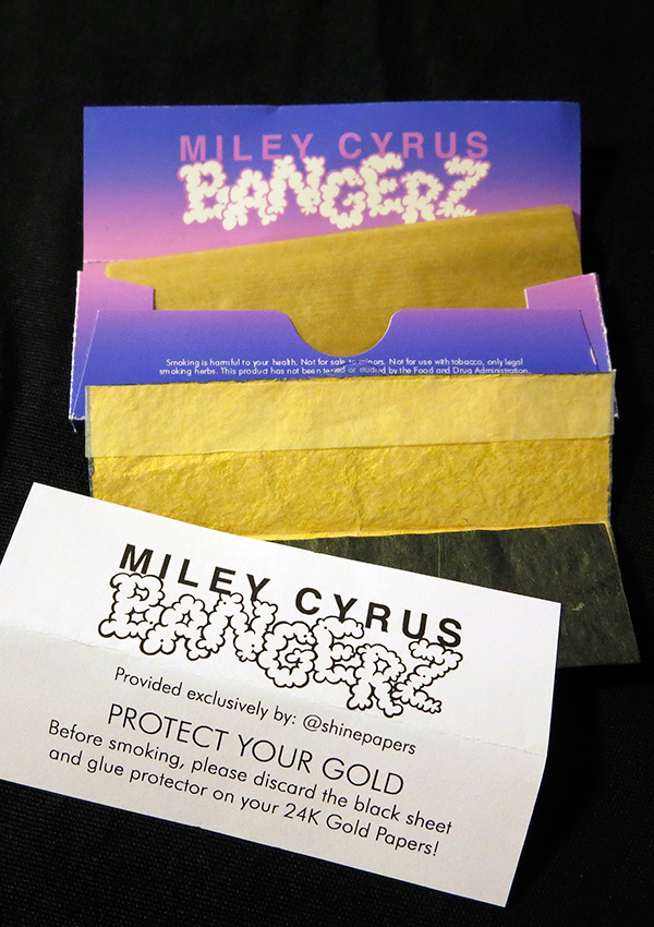 PHOTO: Is Miley Cyrus selling gold rolling papers as tour merch?